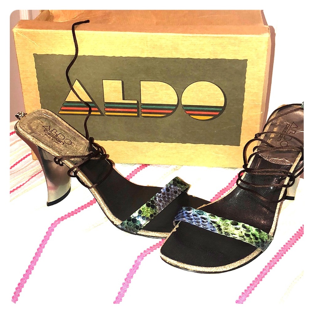Vintage Aldo tie up heel size 9